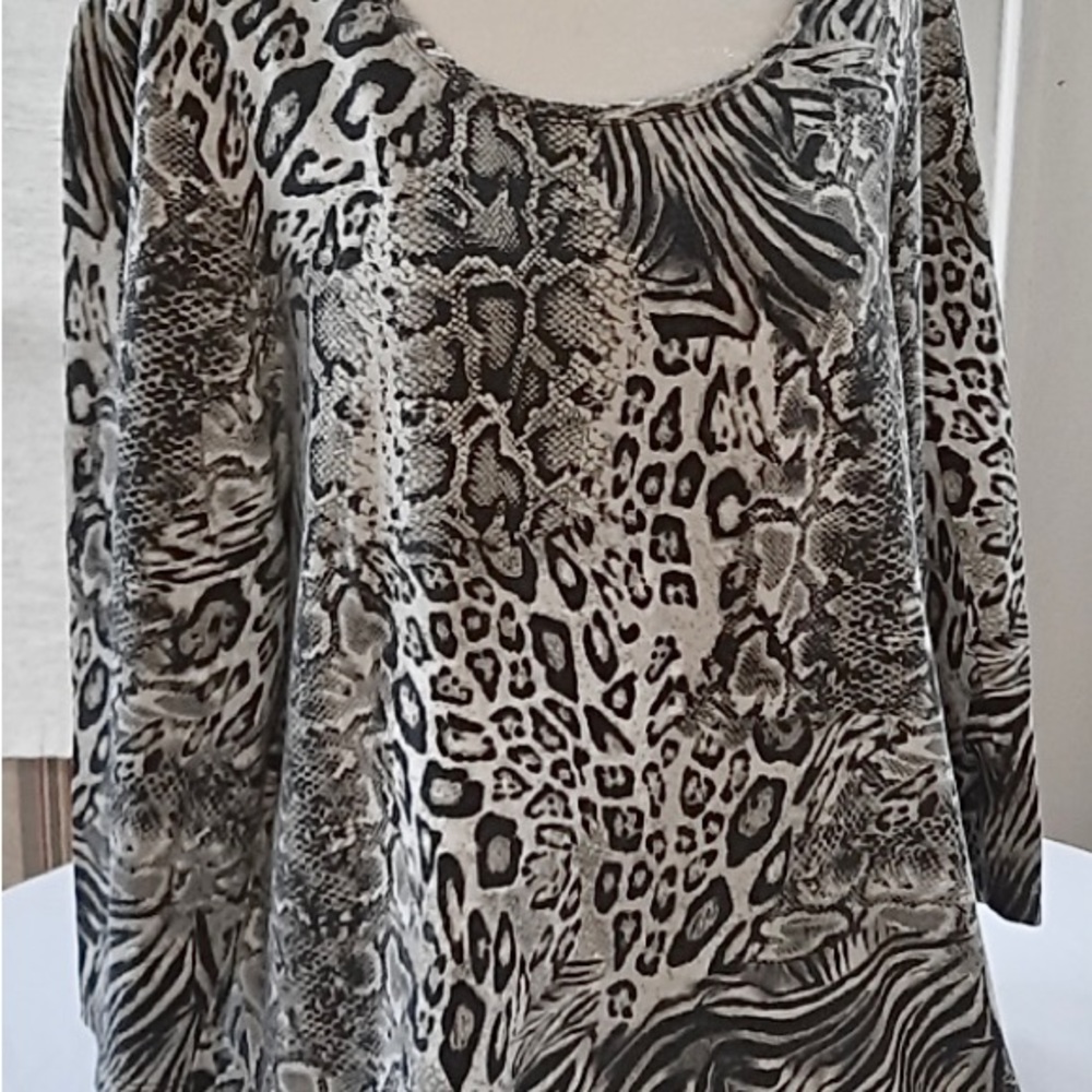 🐆Chico’s Fabulous Animal Print Tee Brown Ivory Black 3/4 Sleeve. Large